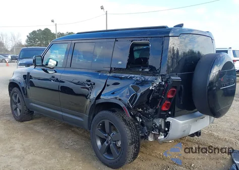 2024 Land Rover Defender 110 P300 z USA, uszkodzony, nr VIN SALEJ7EX6R2283791